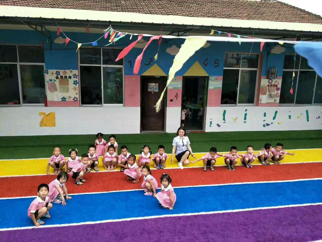 幼儿园人造草坪