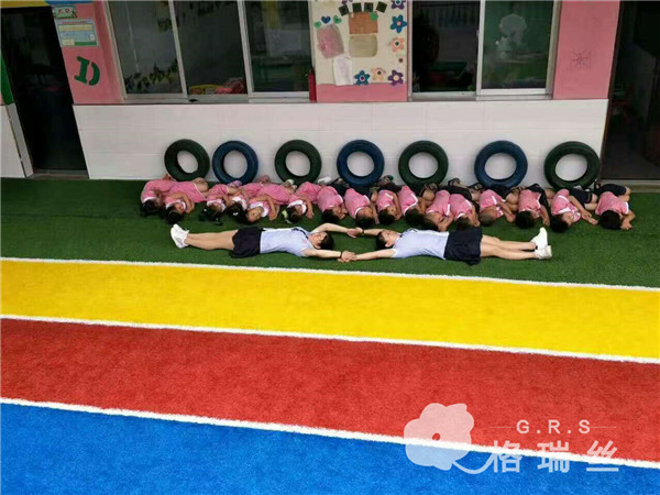 幼儿园人工草坪