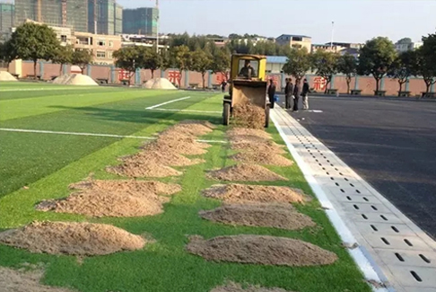 足球场人造草坪填充石英砂